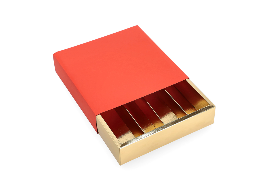 AKC_MAC/L: 200 x 200 x 50 mm Sarkanā kastīte saldumiem un makarūniem 1