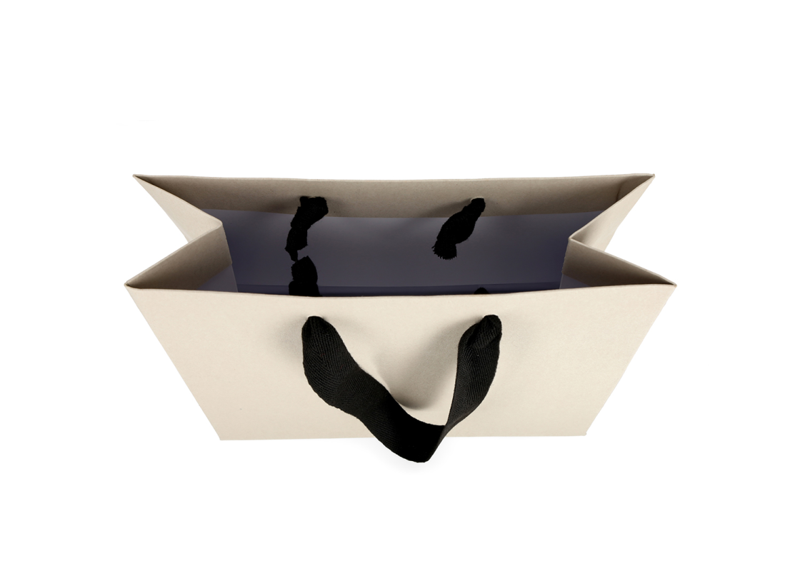 OMG-8: 450x150x350 mm Grezns papīra dāvanu maisiņš ar ielīmētiem melniem auduma rokturiem 2